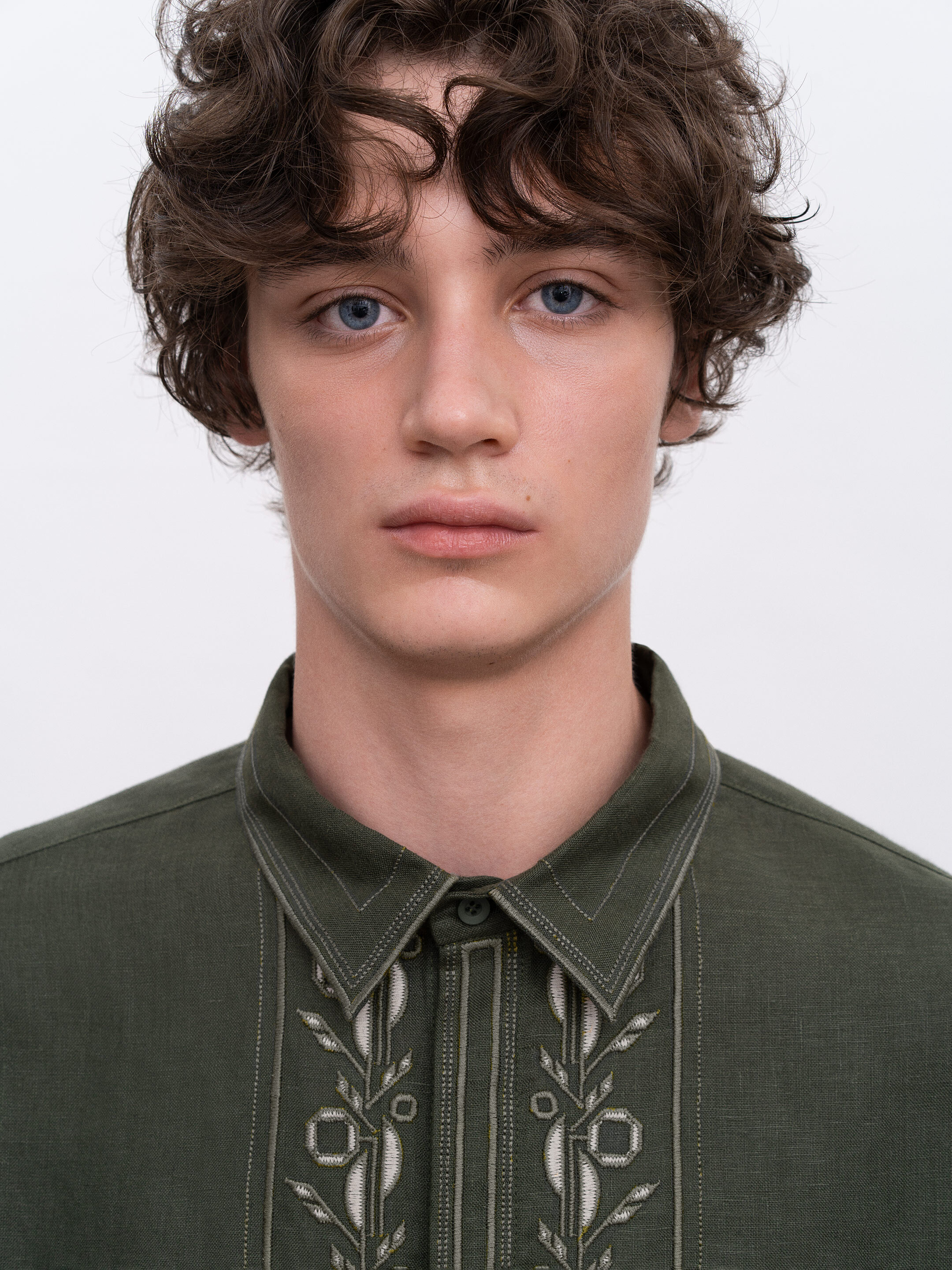Men’s embroidered shirt  “Grove” photo