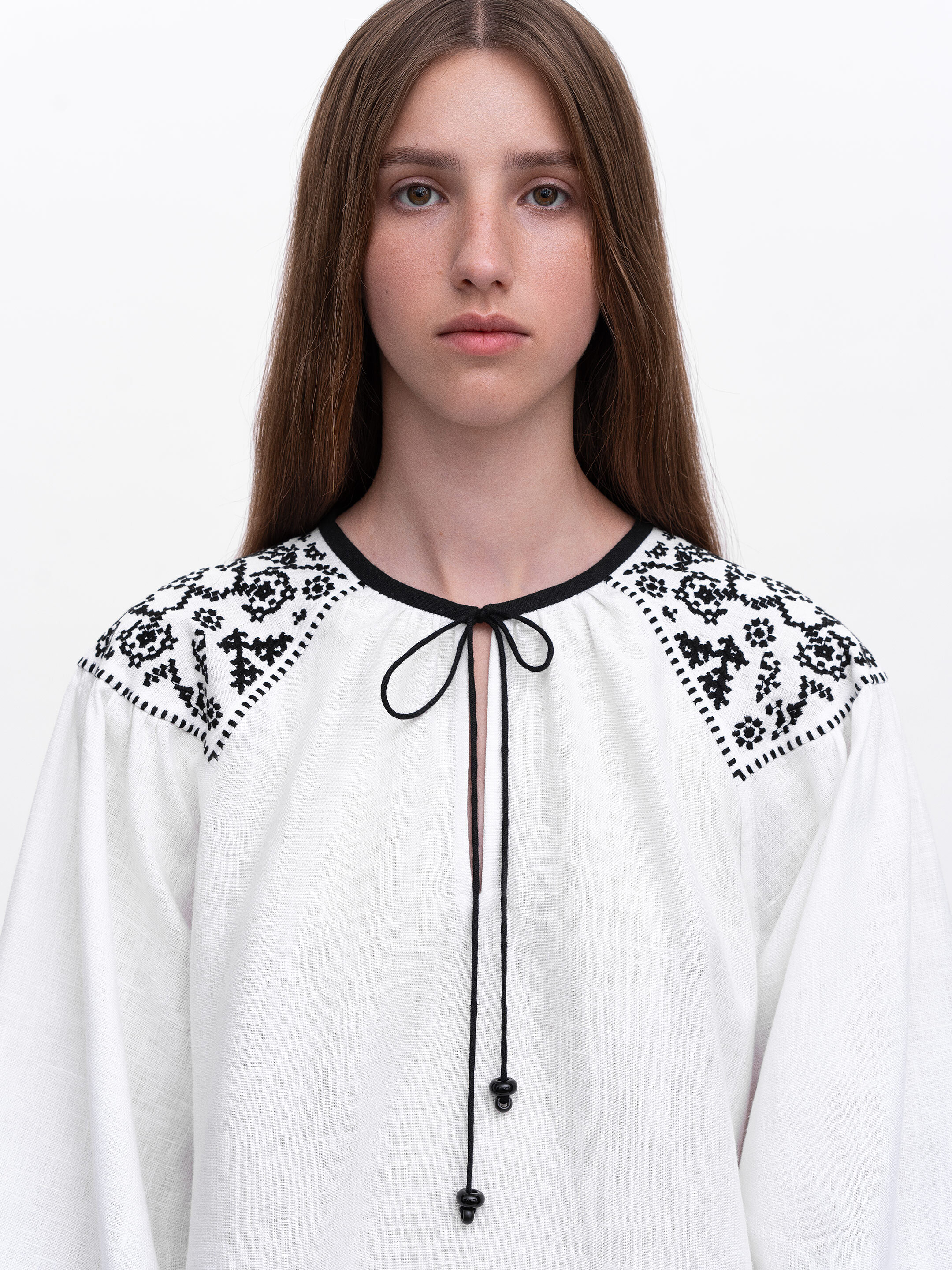Embroidered shirt "Izola" white photo