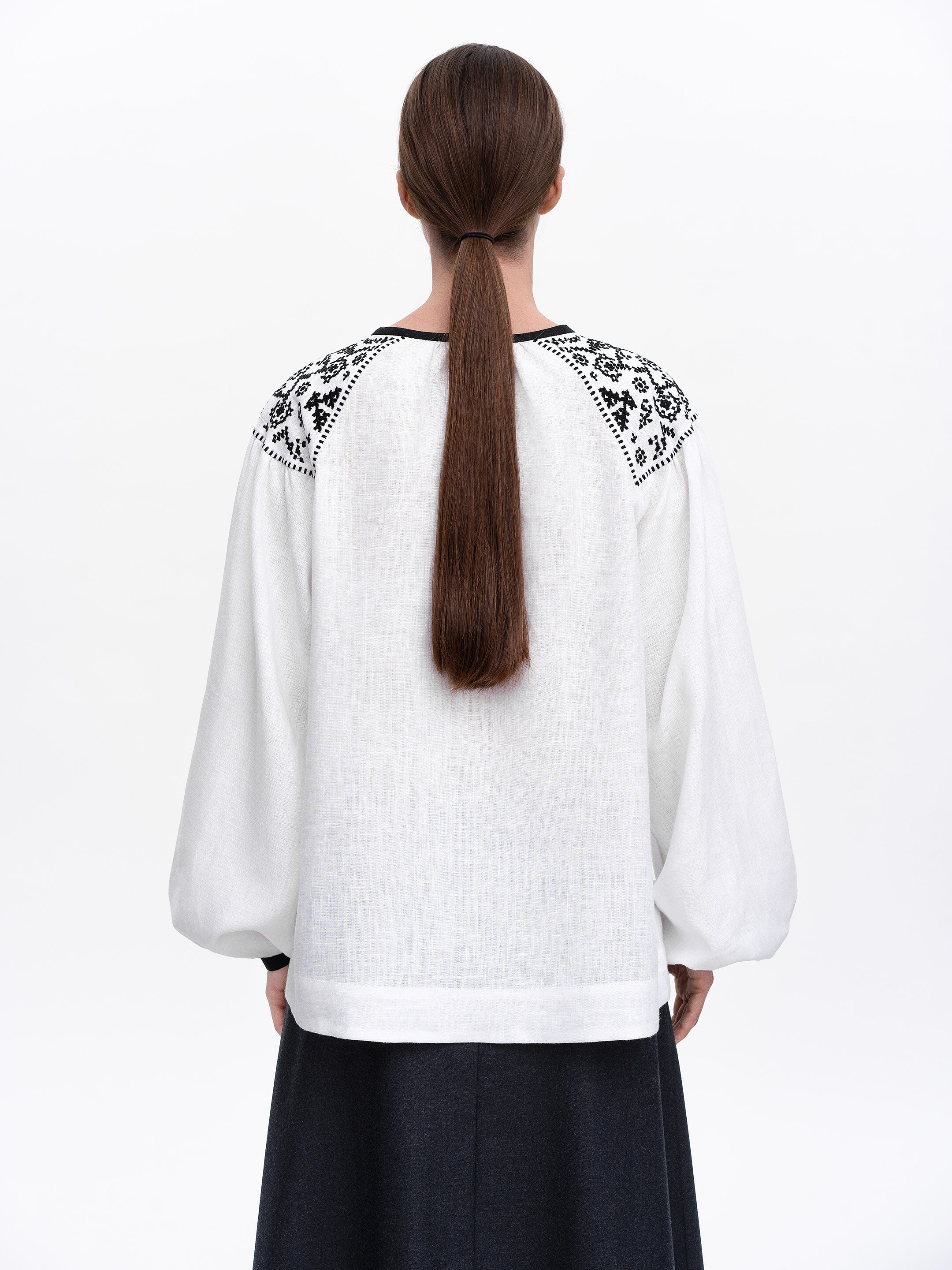 Embroidered shirt "Izola" white fitting