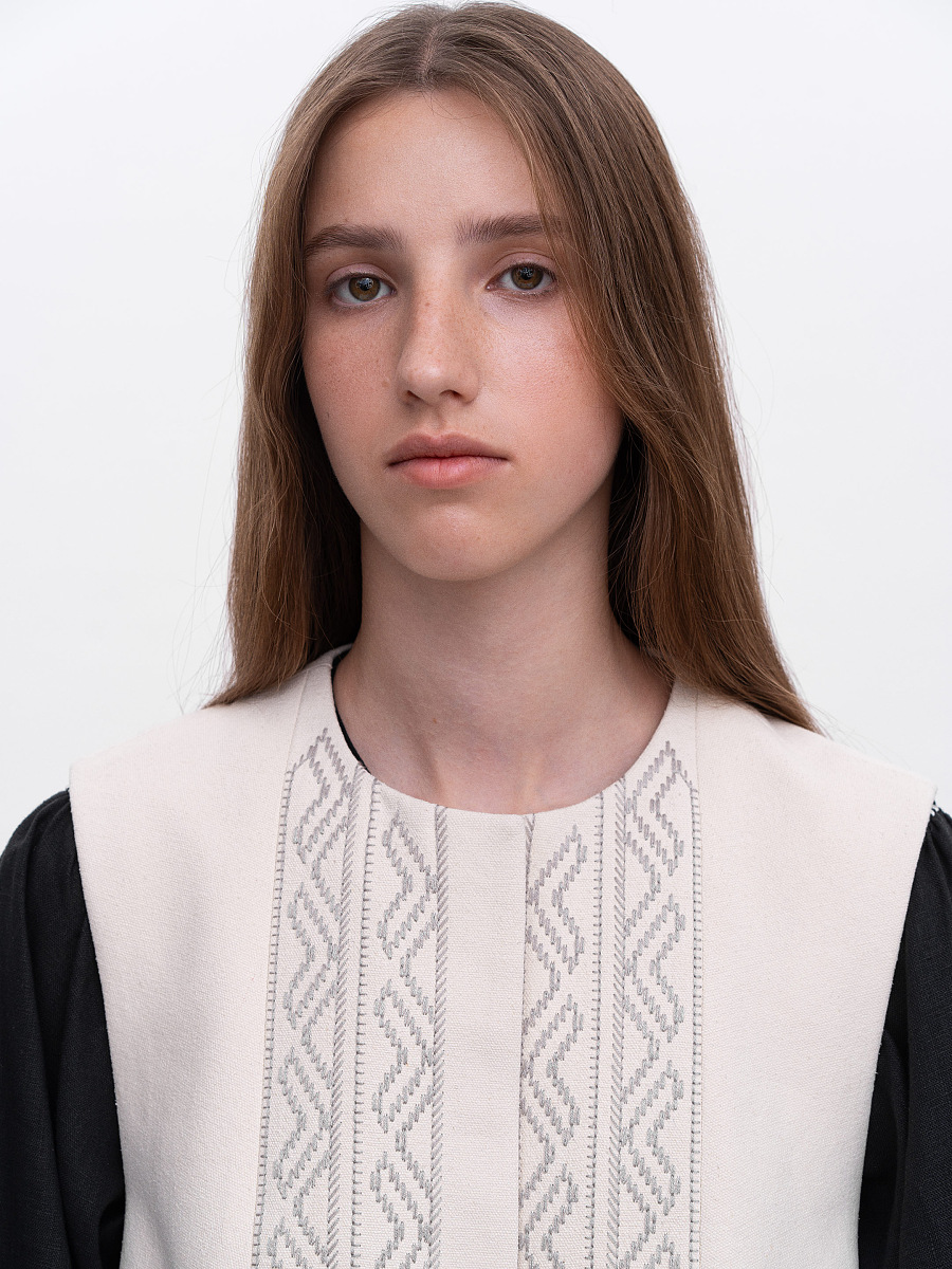 Embroidered vest "Haina" [0]