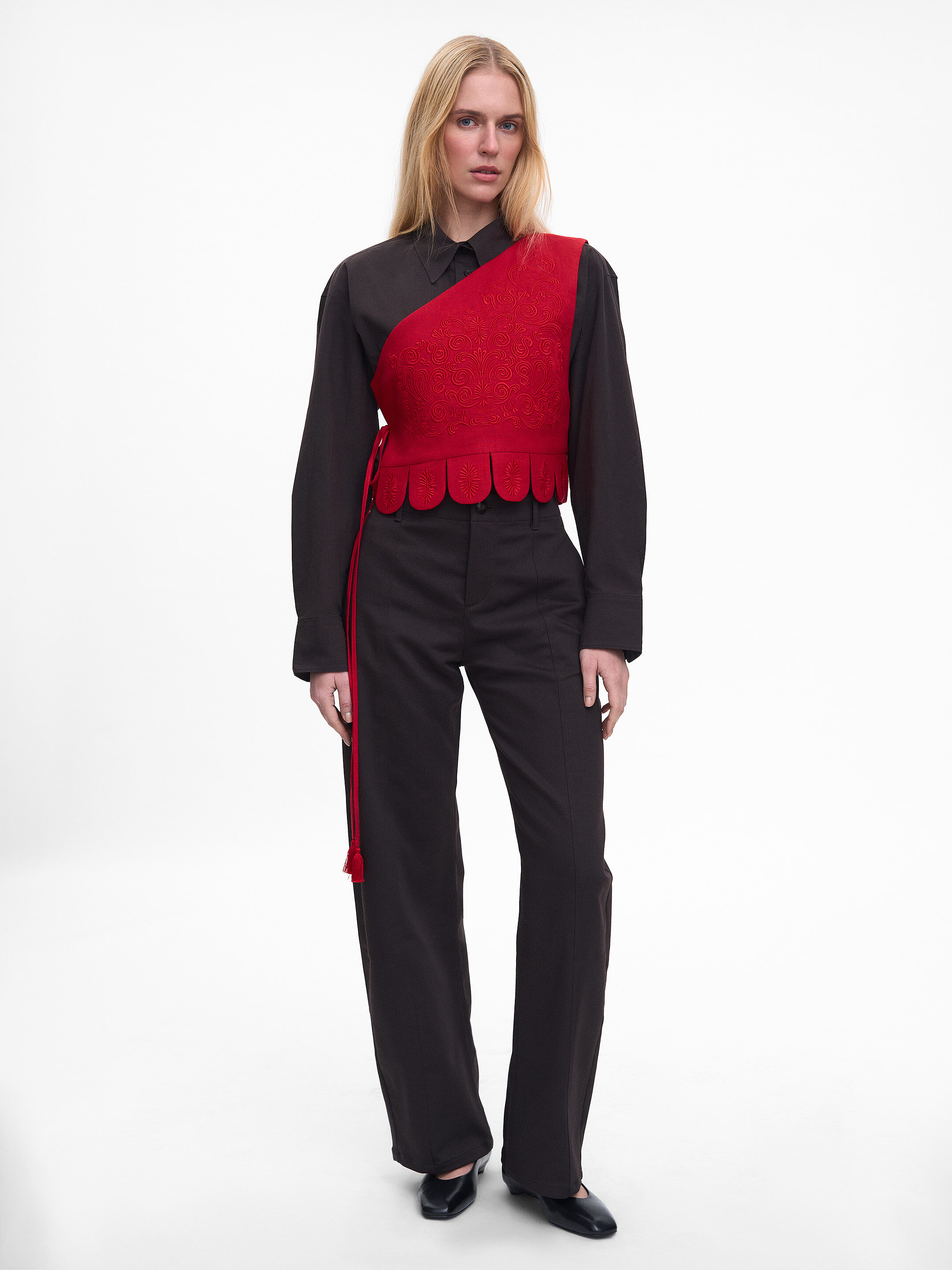 Asymmetric vest with red embroidery in tone "Osiayna" photo
