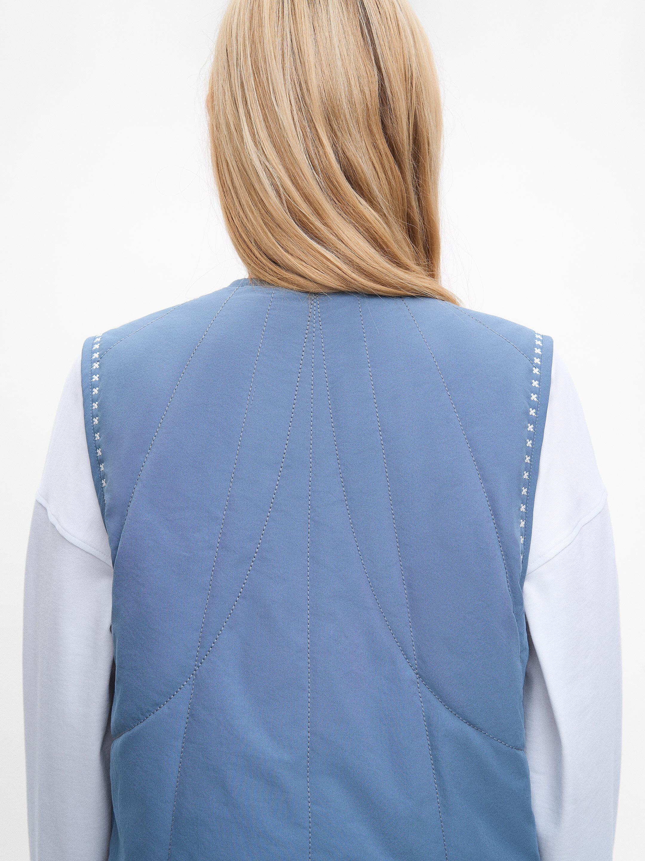 Blue vest “Metelychka” photo