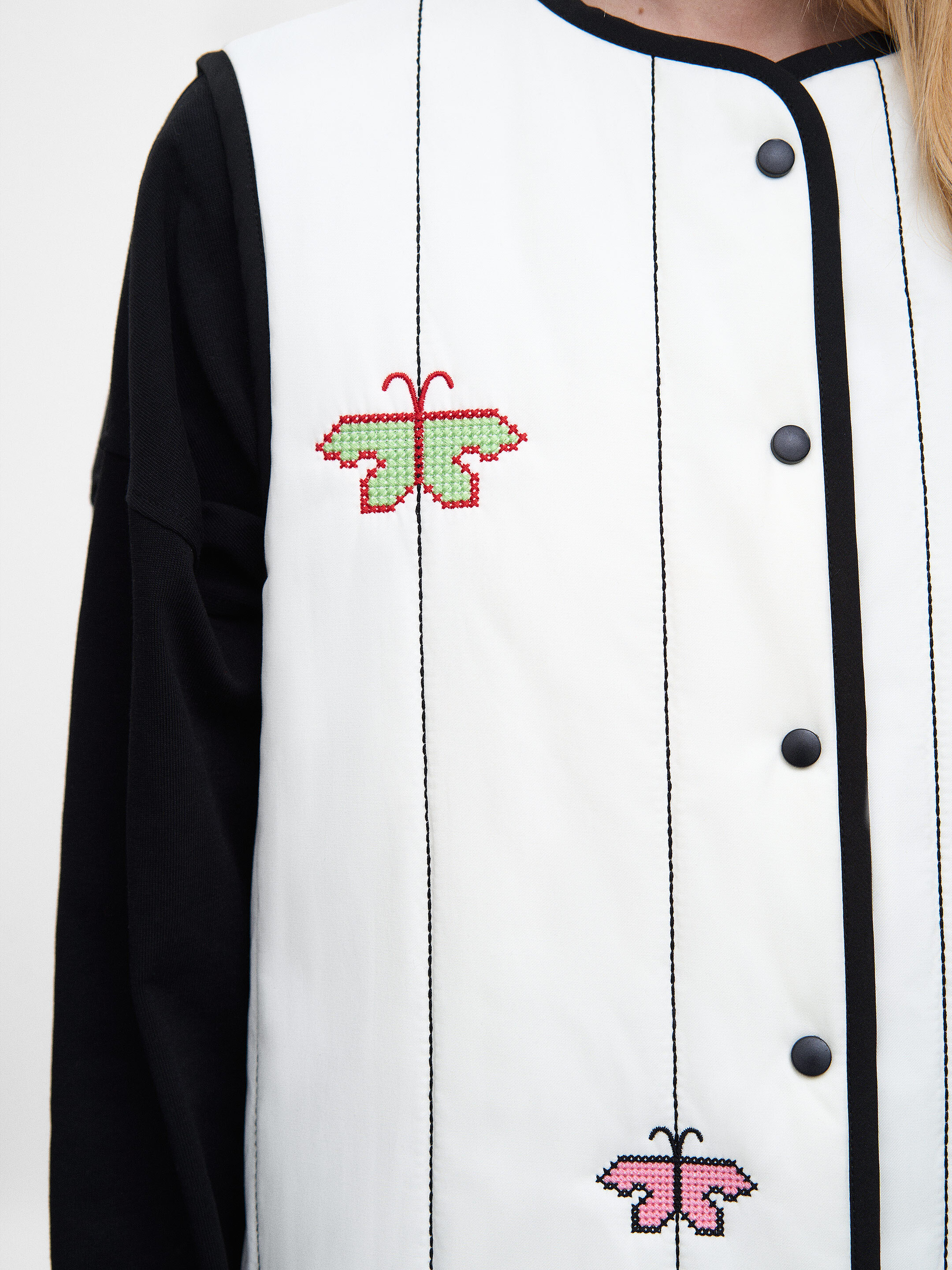 Milky-white vest “Siayvytsia” photo