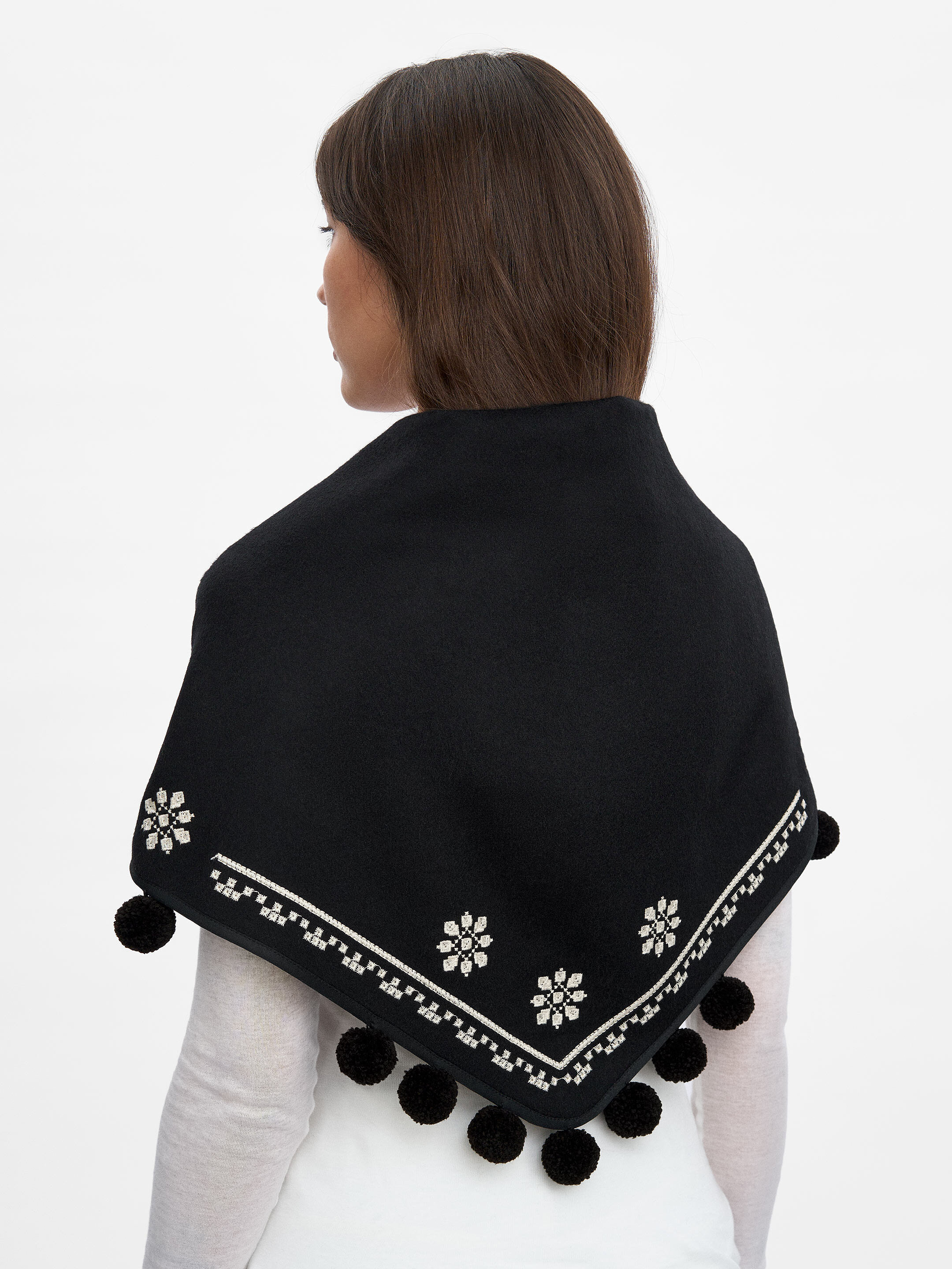 The “Nich” scarf in black Buy