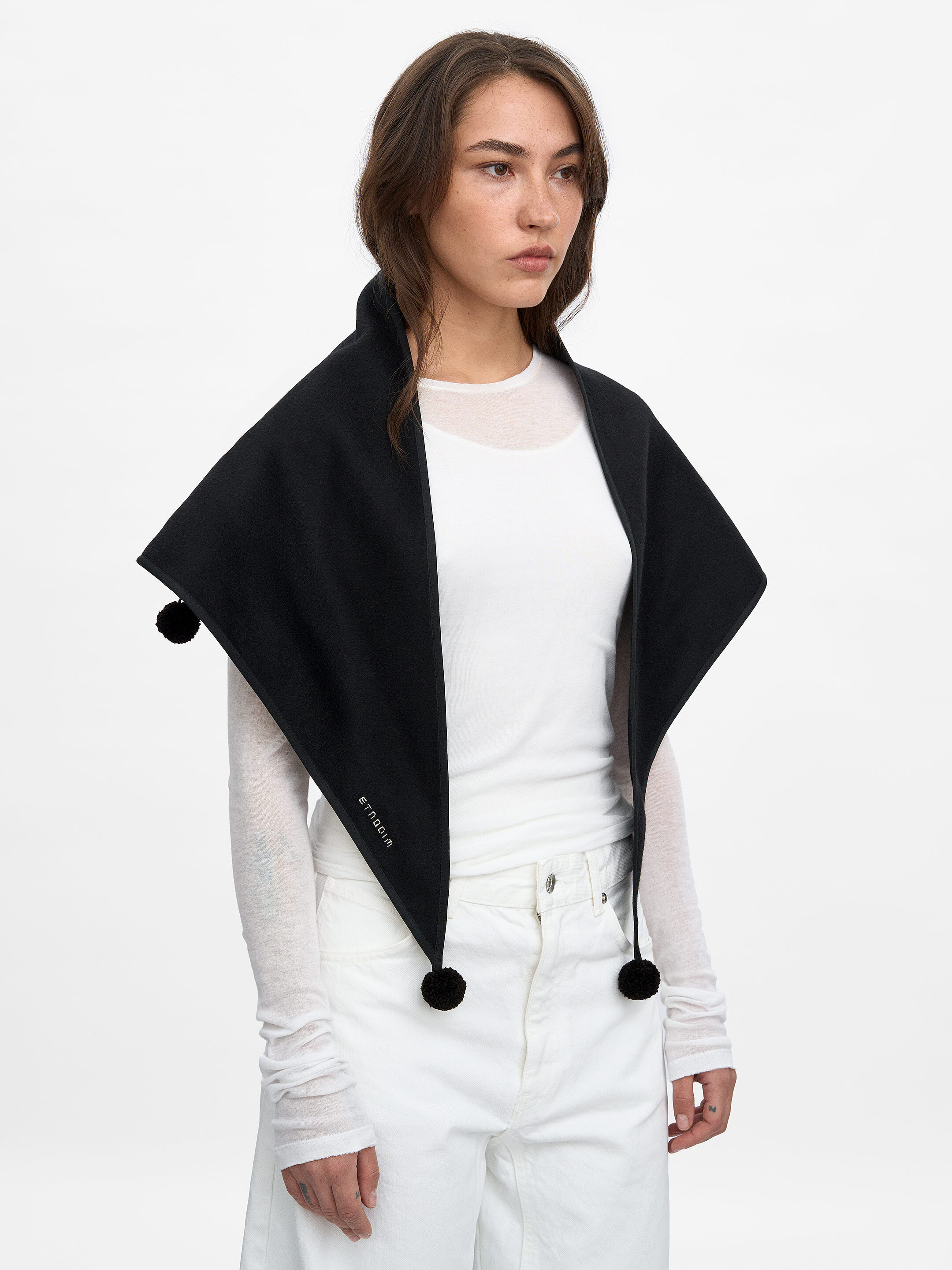 The “Nich” scarf in black in Ukraine