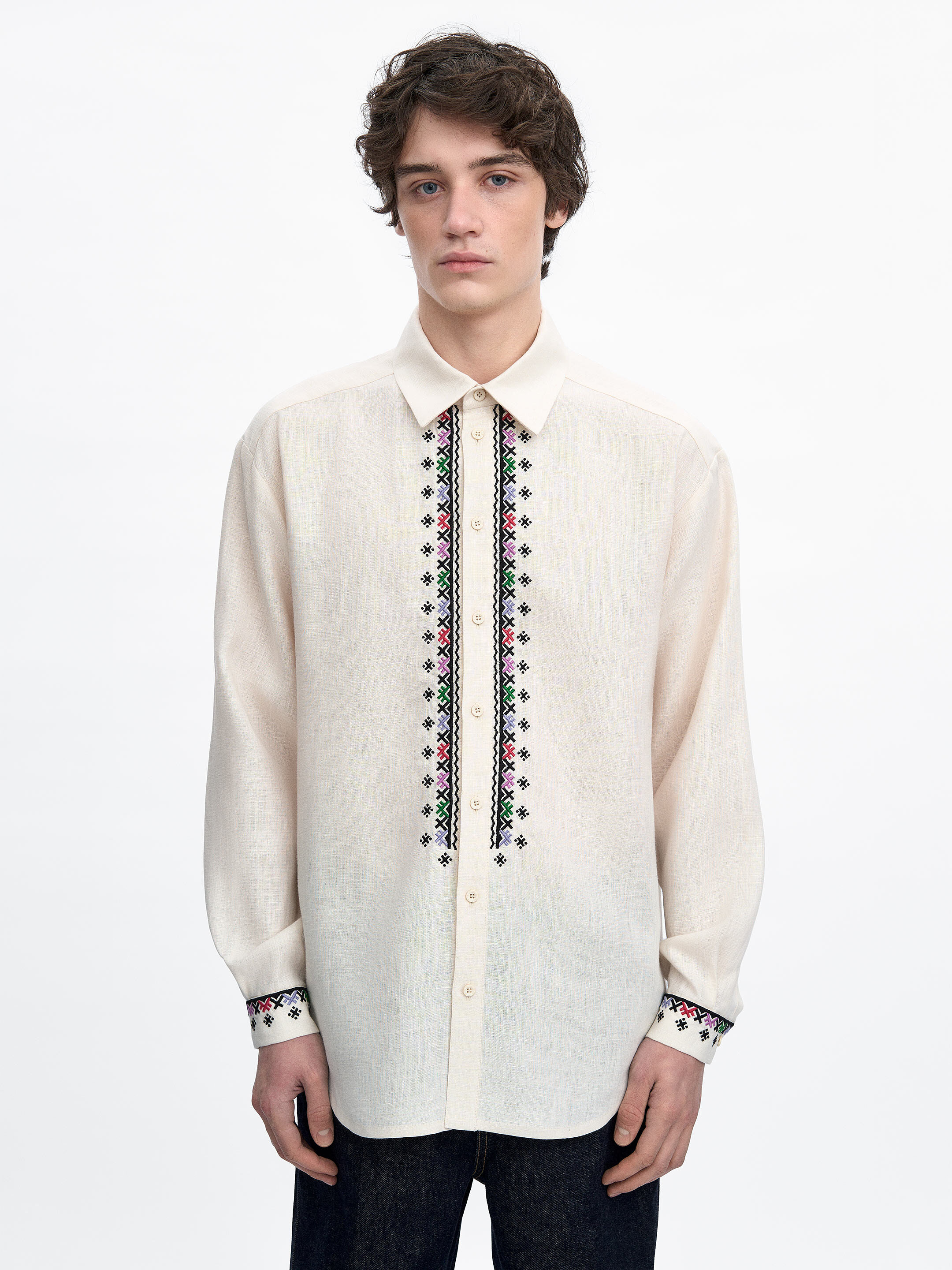 Mandrivnyk light shirt Buy
