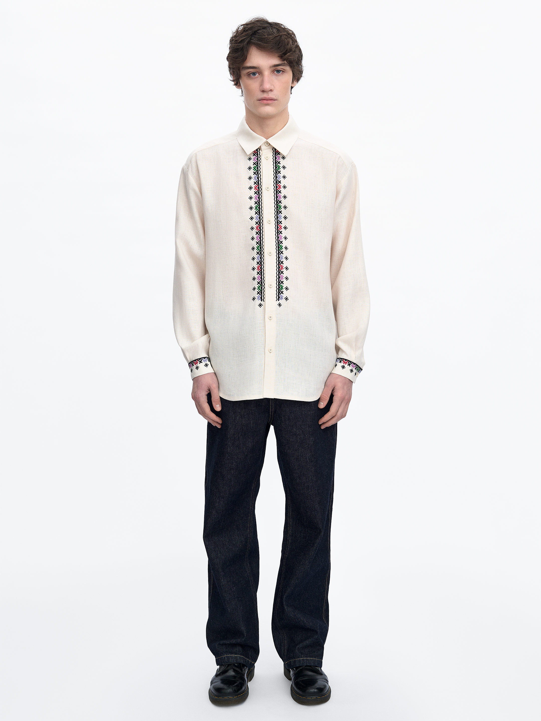 Mandrivnyk light shirt in Ukraine