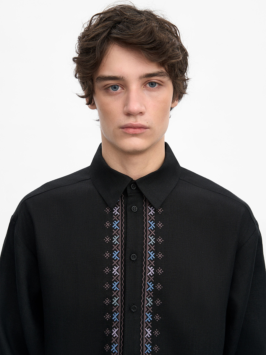 Mandrivnyk dark shirt [0]