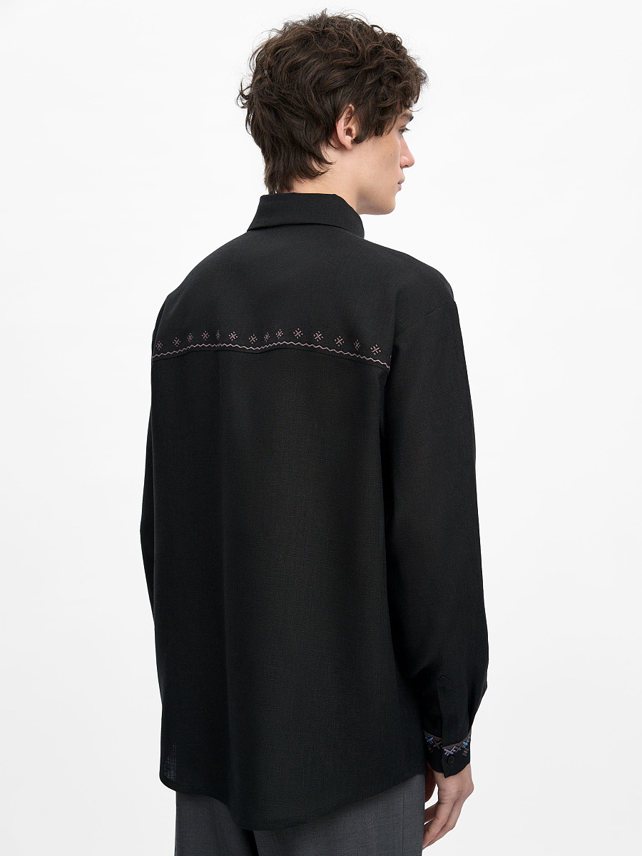 Mandrivnyk dark shirt [0]