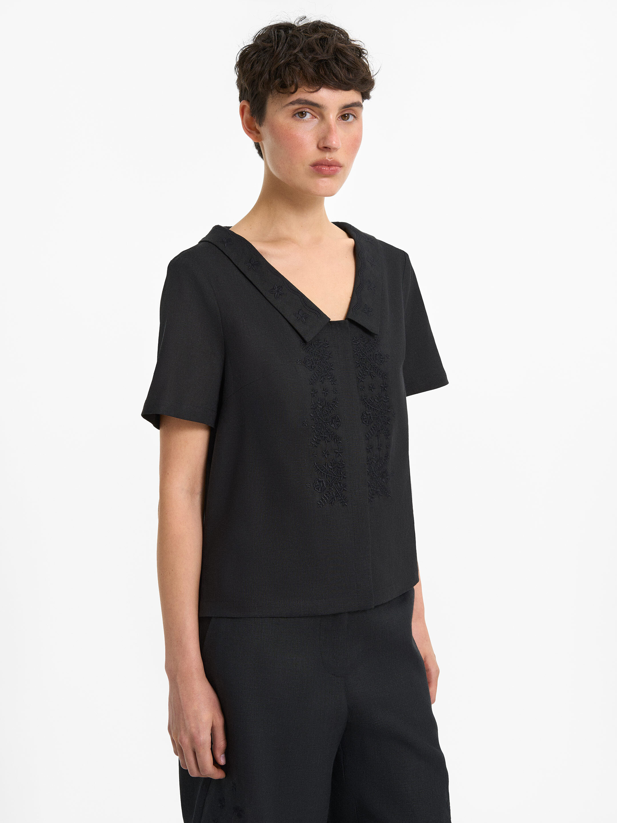 “Zahrava” Black Top in Ukraine