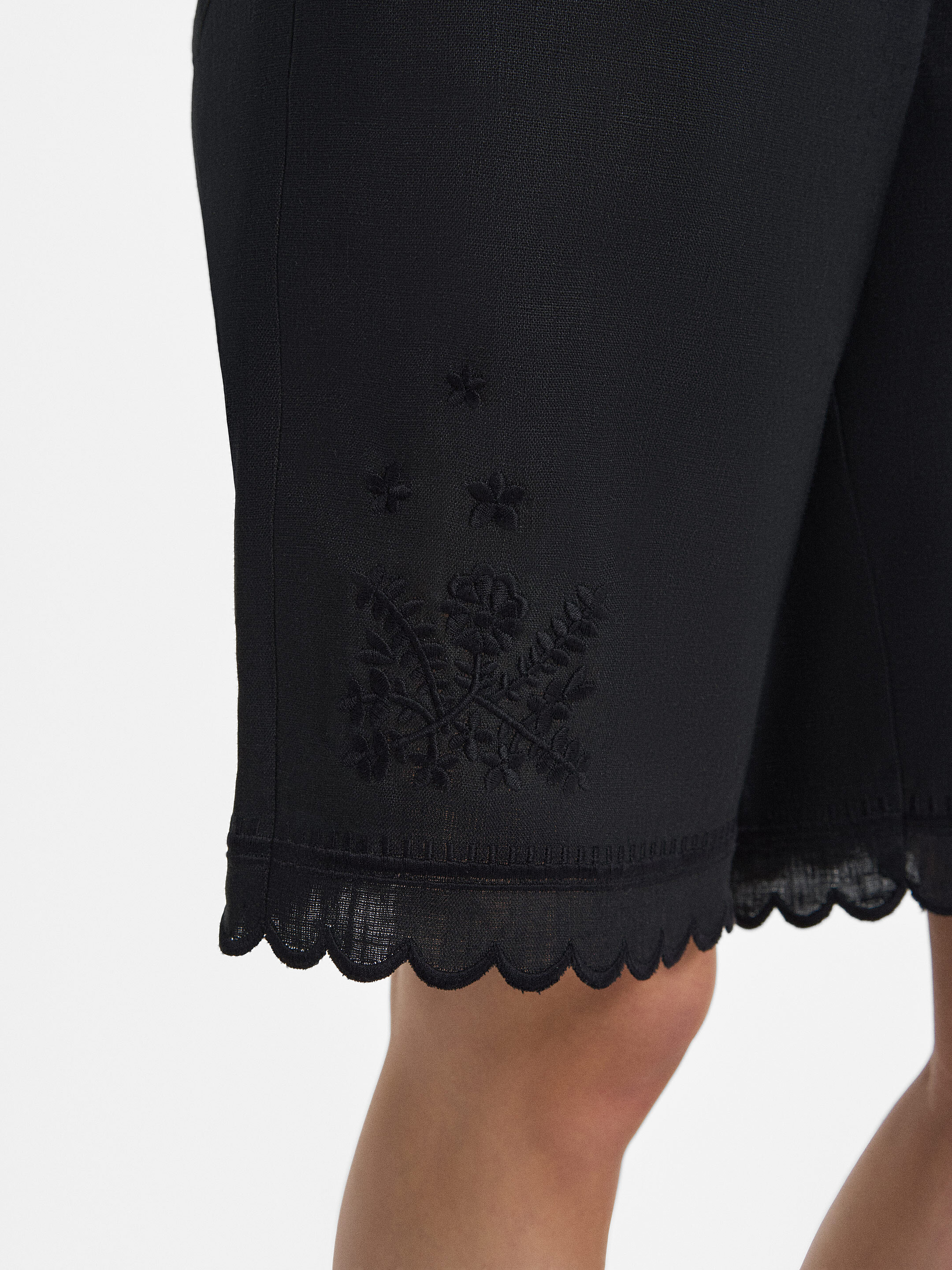 “Azali” Black Shorts in Ukraine