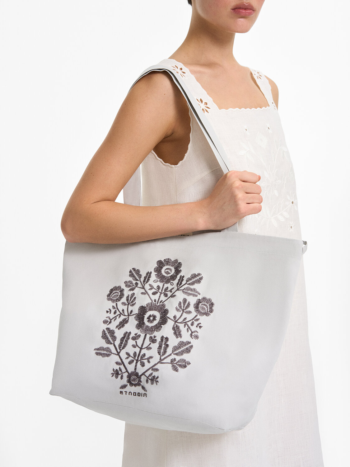 “Pervyi” Embroidered Bag