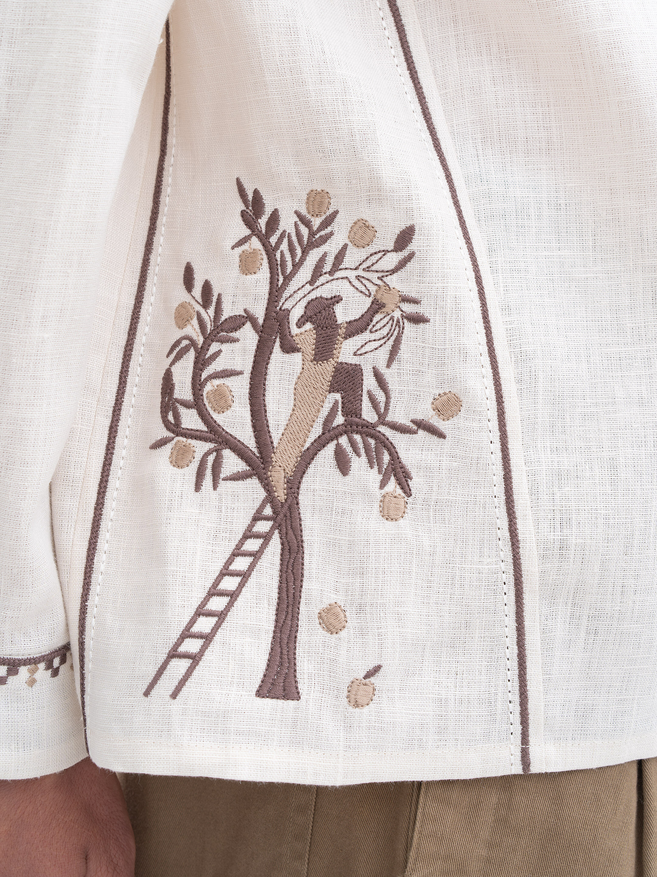 “Career Ladder” embroidered shirt in off-white in Ukraine